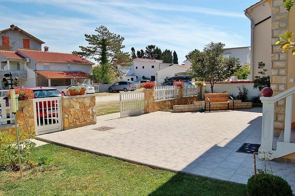 Apartment In Privlaka With Terrace, Air Conditioning, Wi-Fi, Washing Machine Exterior foto